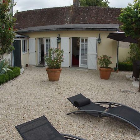 Villa le petit nid à Neuillé-le-Lierre Extérieur photo