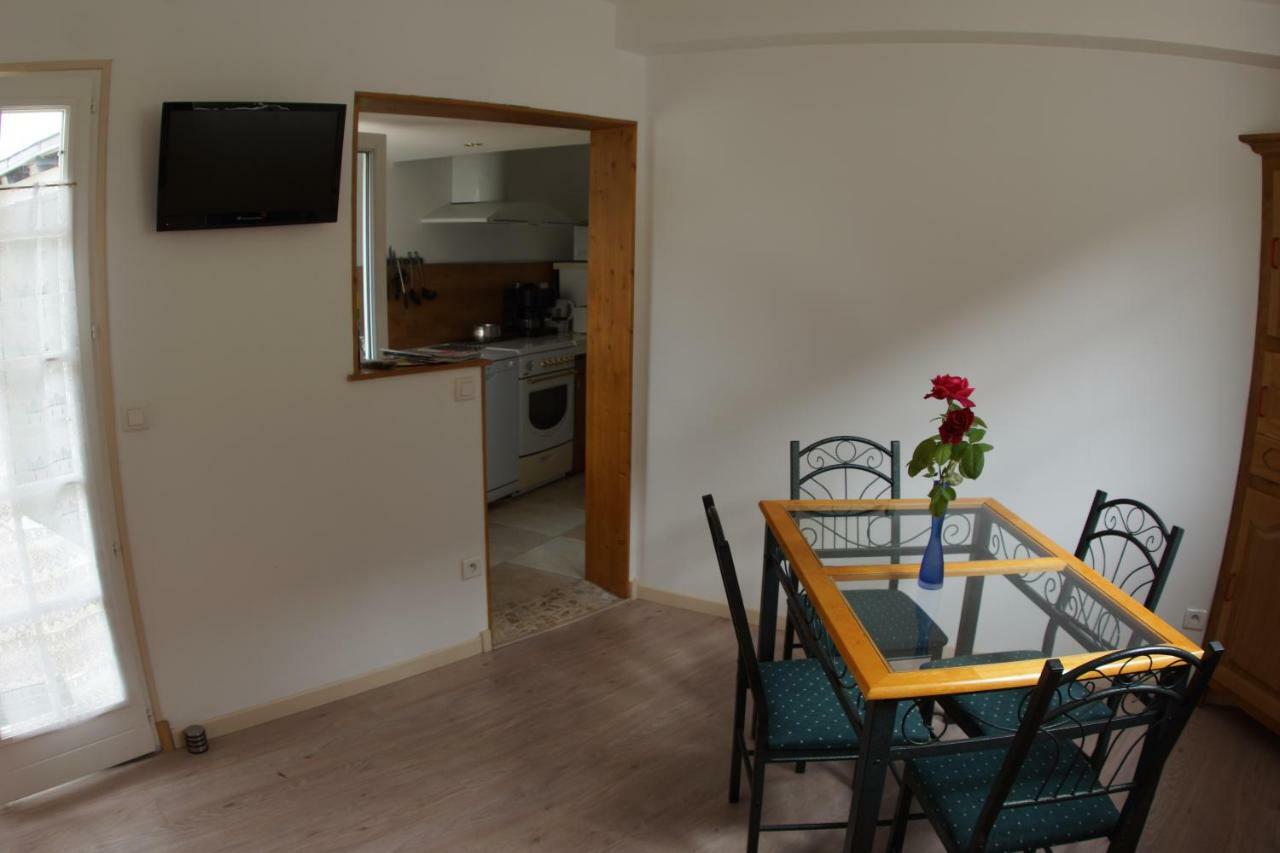Villa le petit nid à Neuillé-le-Lierre Extérieur photo