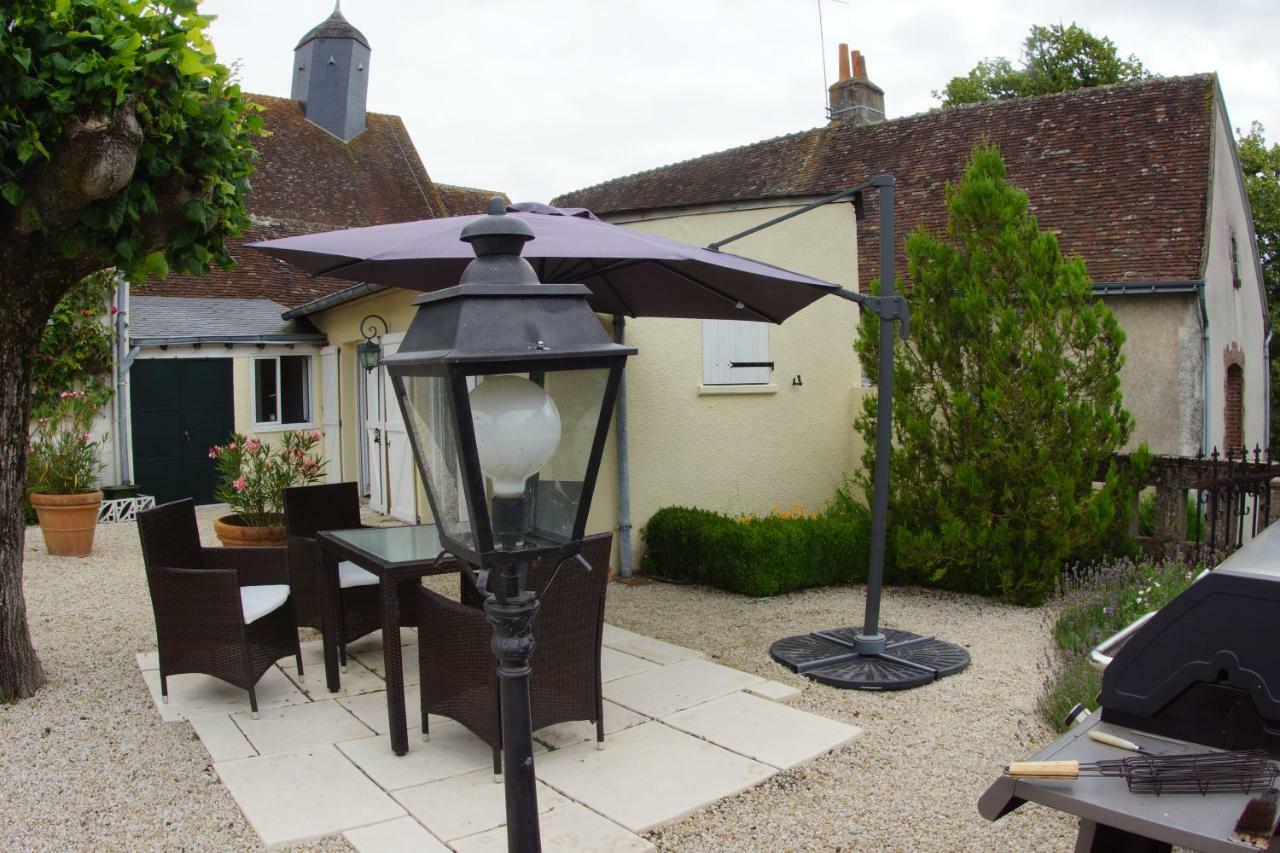 Villa le petit nid à Neuillé-le-Lierre Extérieur photo
